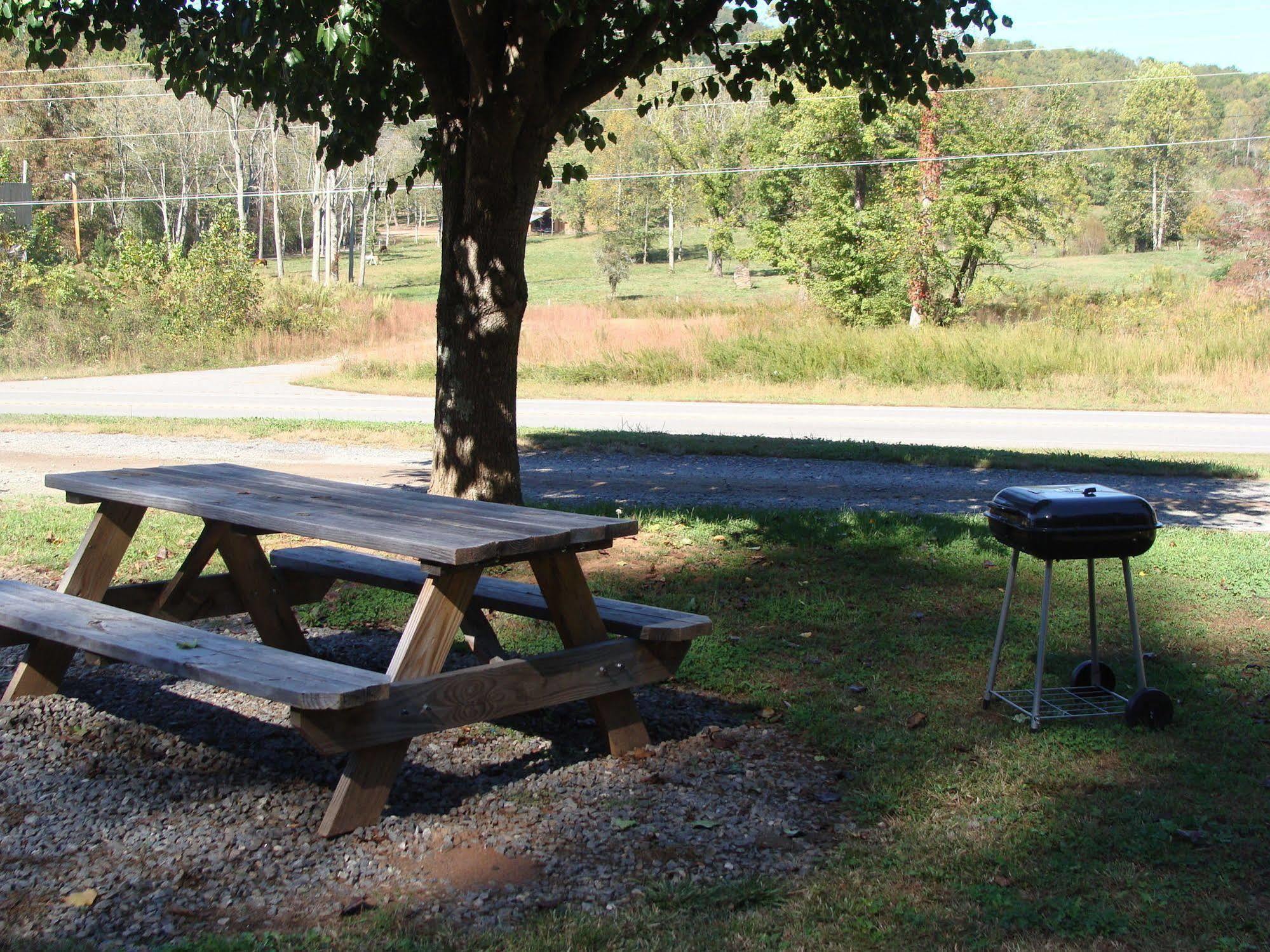 Chatuge Mountain Inn Elf Bagian luar foto